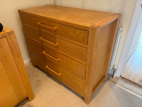 Light oak chest - , of
