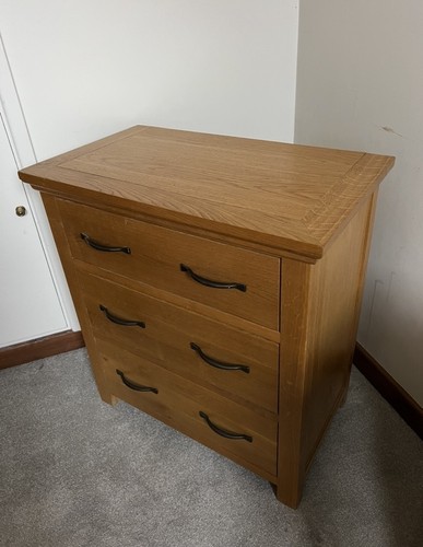 Oak chest drawers 2 over - -,